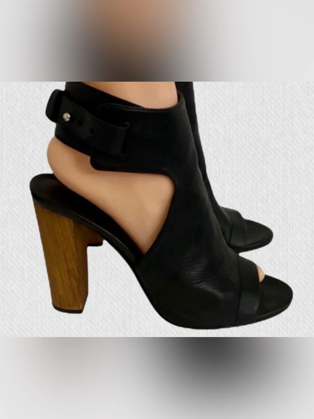 Authentic Vince black leather designer heels sandals Sz 9.5